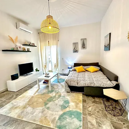 - Aphrodite House Apartment Lido di Ostia
