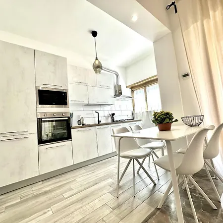 - Aphrodite House Lido di Ostia